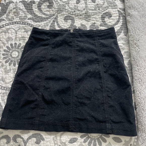 Black mini skirt - Picture 1 of 1